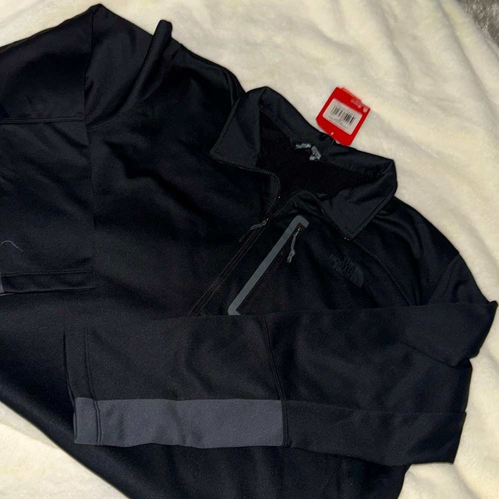 SOLD ******The North face men’s M color, black retail price 85